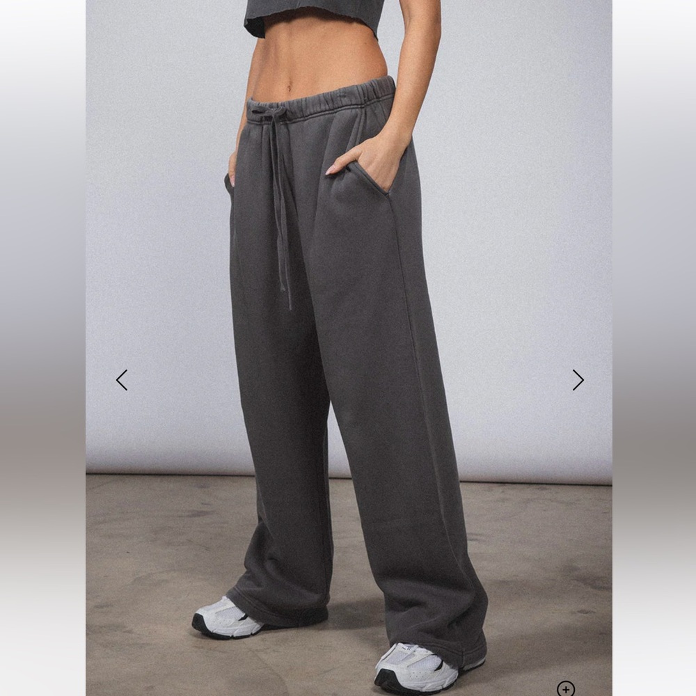 Elwood Core Straight Leg Sweatpants